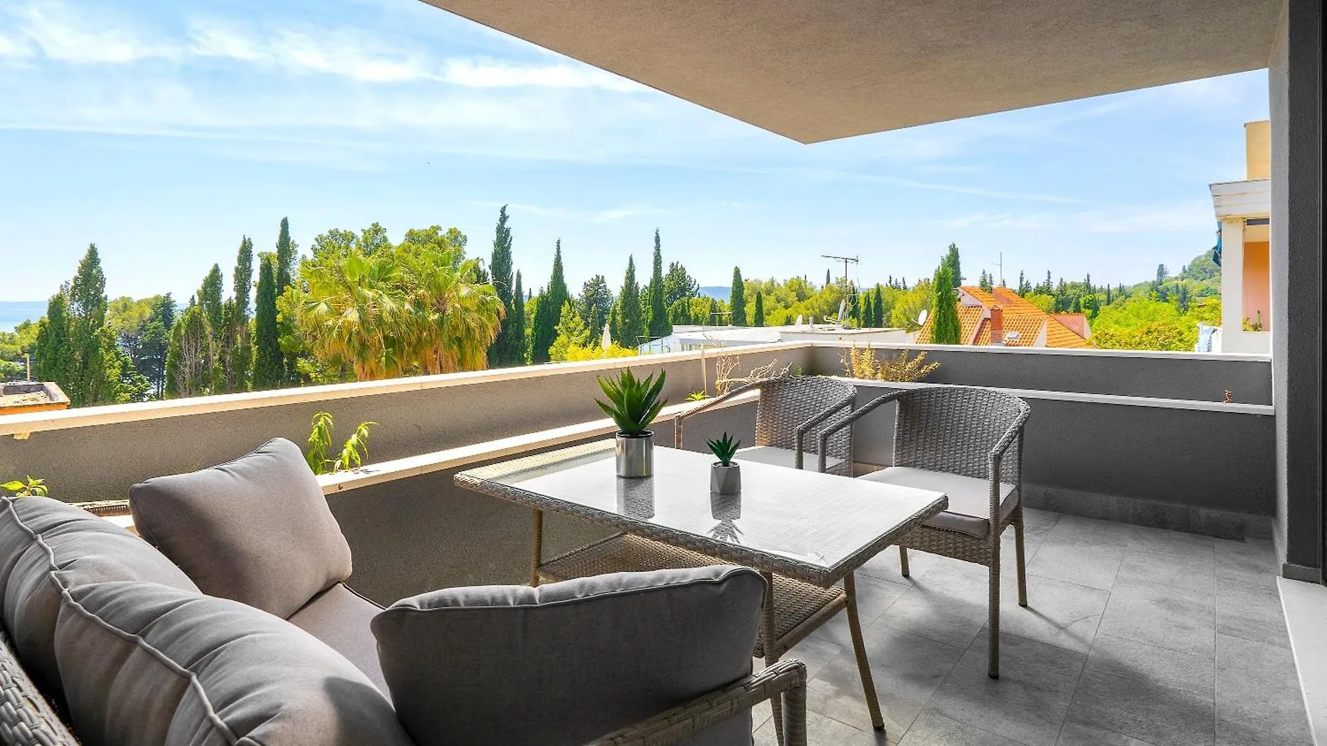 Lux Holiday Apartment On Kasuni Beach In Split Croatia