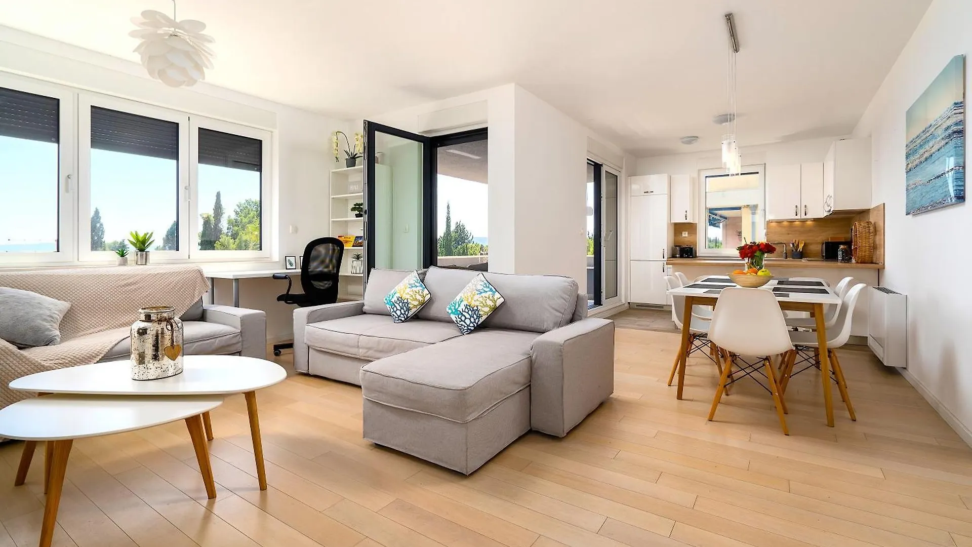 Lux Holiday Apartment On Kasuni Beach In سبليت 0*,  كرواتيا