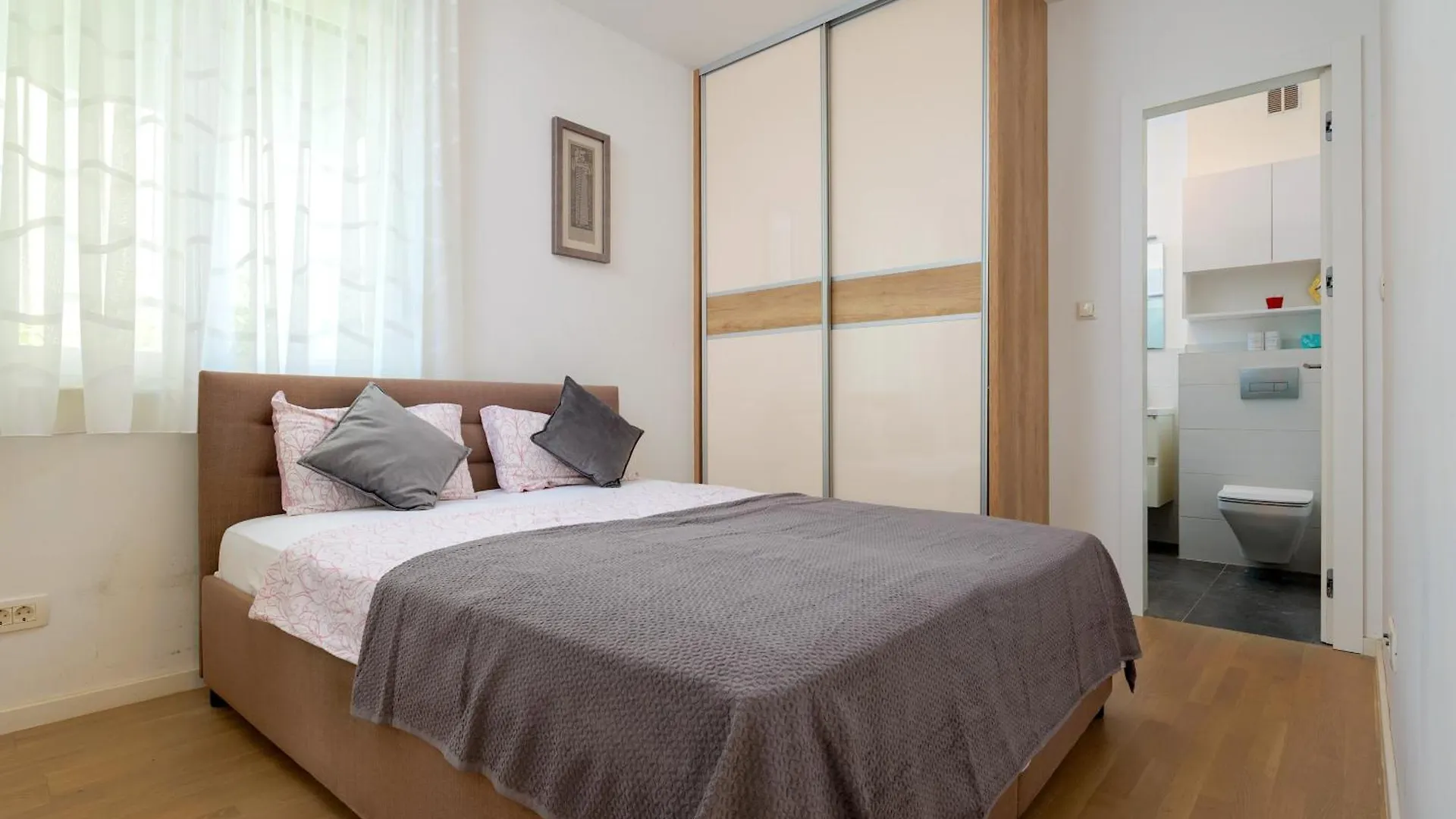 Lux Holiday Apartment On Kasuni Beach In سبليت